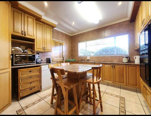 3 BEDROOM HOUSE FOR SALE IN BRACKENHURST